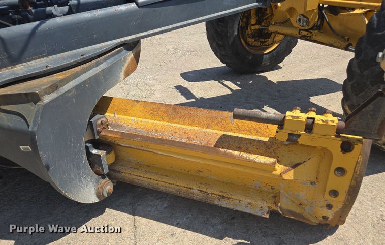 image for item EC3530 2015 John Deere 772G motor grader