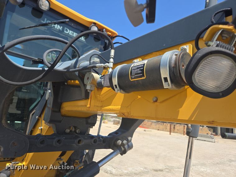 image for item EC3530 2015 John Deere 772G motor grader