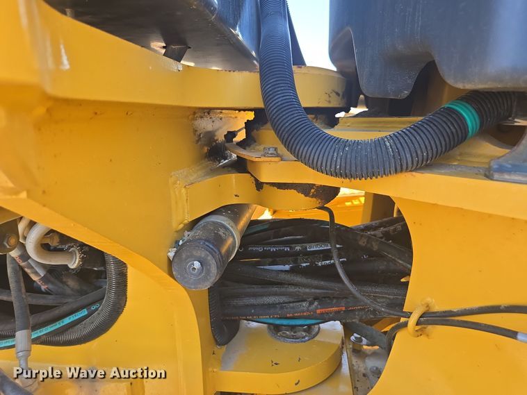 image for item EC3530 2015 John Deere 772G motor grader