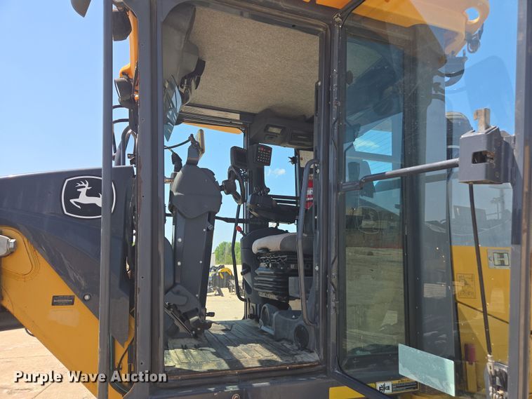 image for item EC3530 2015 John Deere 772G motor grader