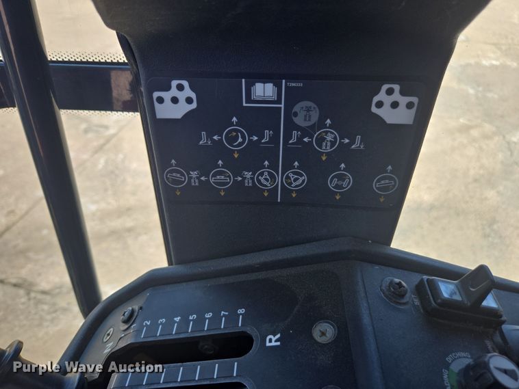 image for item EC3530 2015 John Deere 772G motor grader