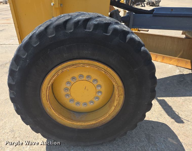 image for item EC3530 2015 John Deere 772G motor grader