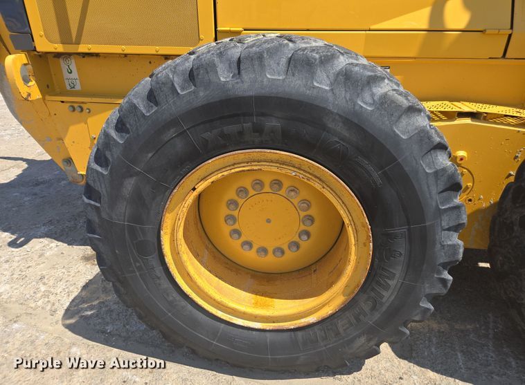 image for item EC3530 2015 John Deere 772G motor grader