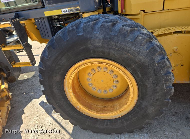 image for item EC3530 2015 John Deere 772G motor grader