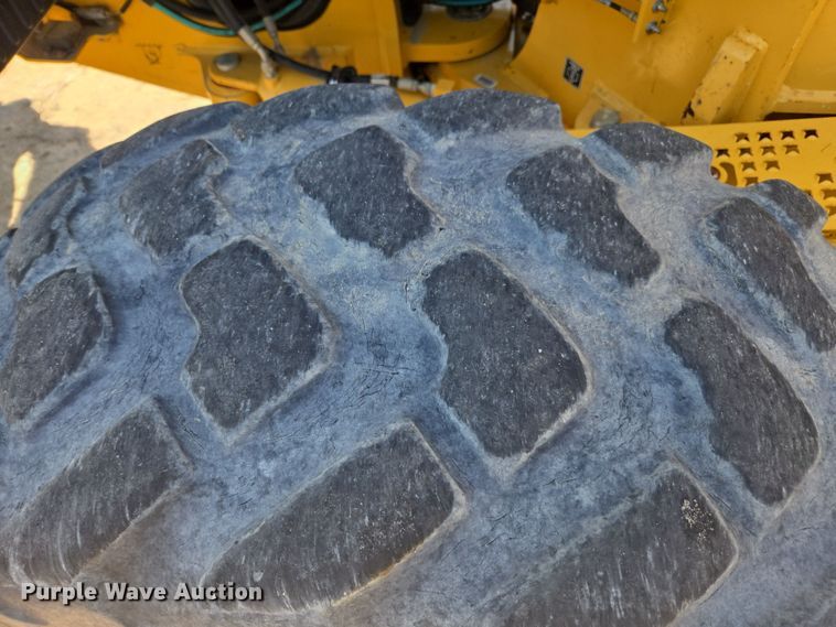 image for item EC3530 2015 John Deere 772G motor grader