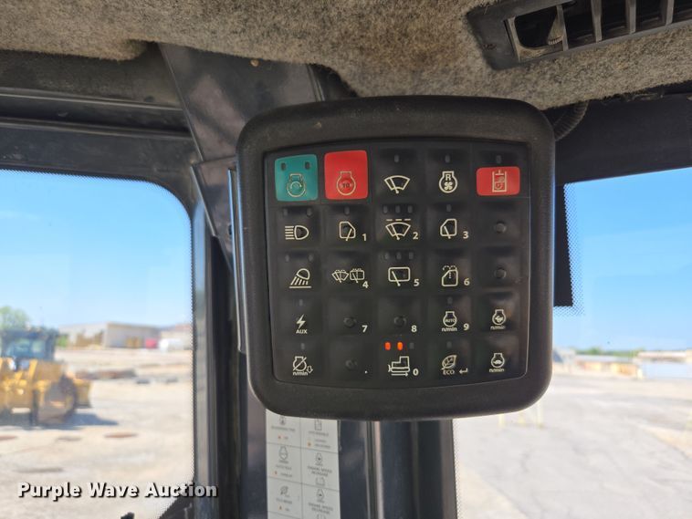 image for item EC3538 2018 John Deere 850K dozer