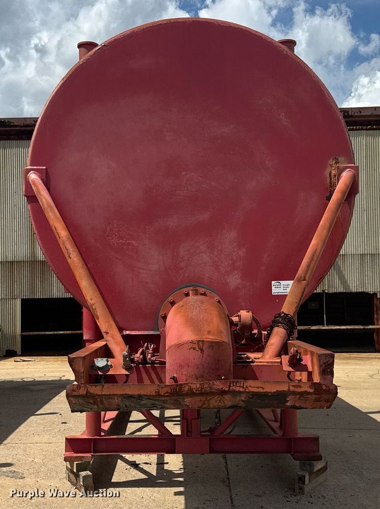 image for item EC3604 2005 Interpipe portable water tower