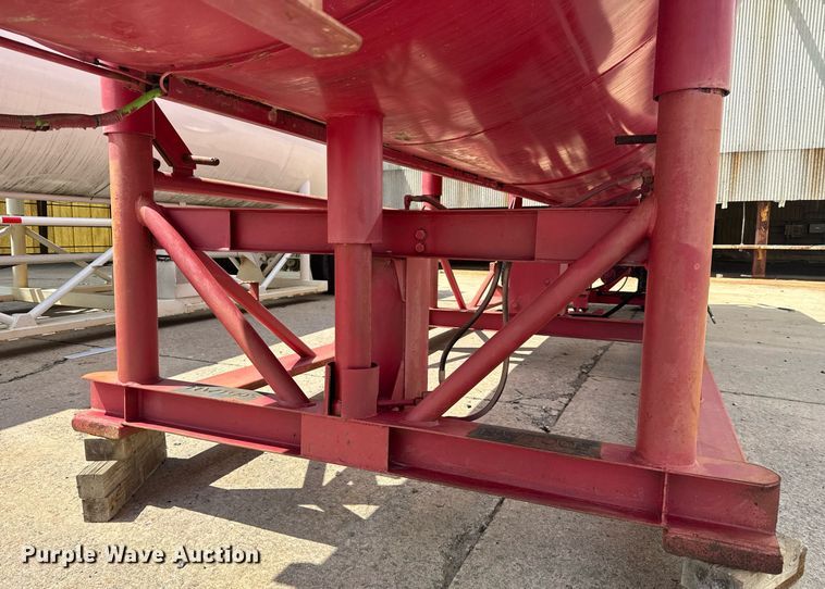 image for item EC3604 2005 Interpipe portable water tower