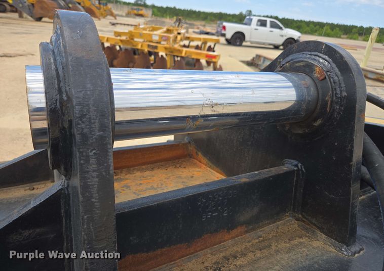 image for item EC3626 2024 MB BF 120.4 S4 crusher bucket