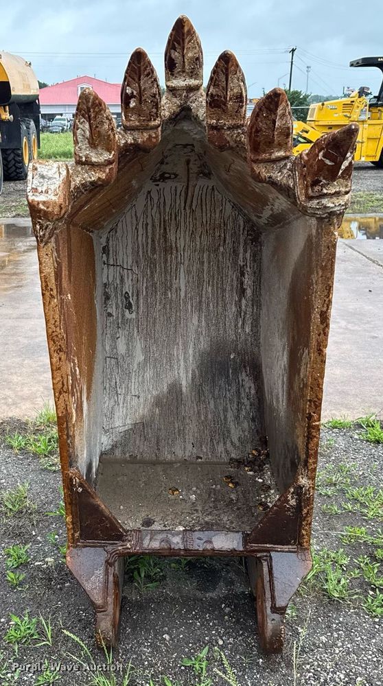 image for item ED5601 Tooth Pro v-bottom bucket