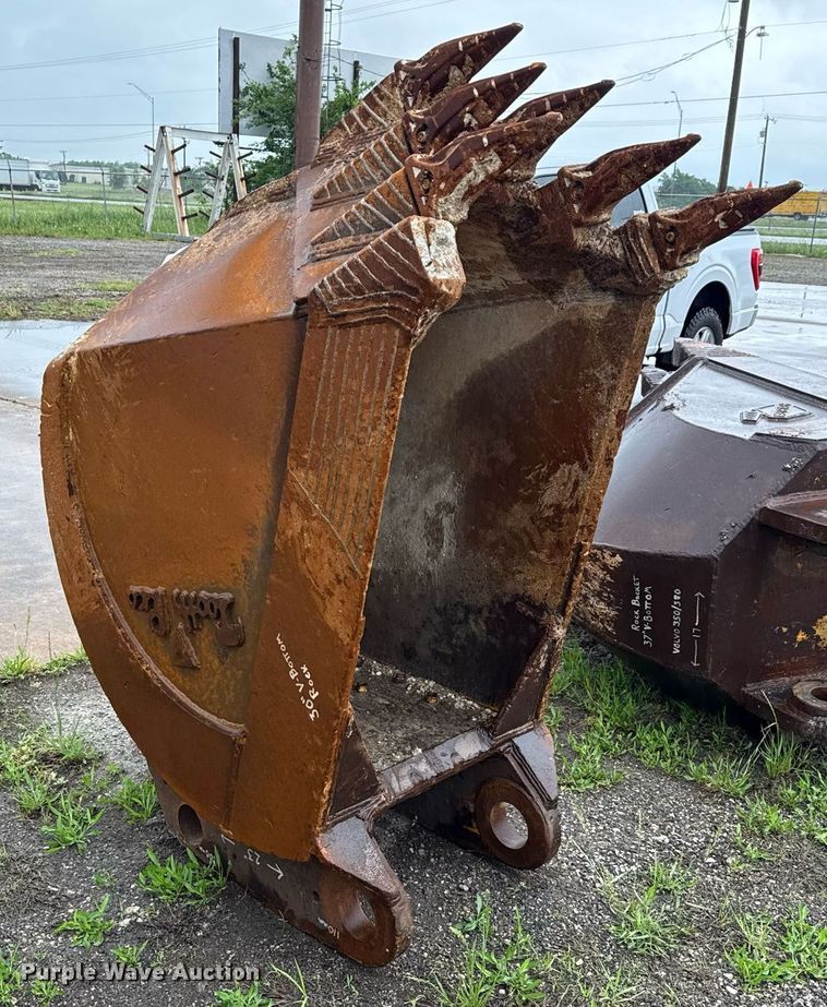 image for item ED5601 Tooth Pro v-bottom bucket