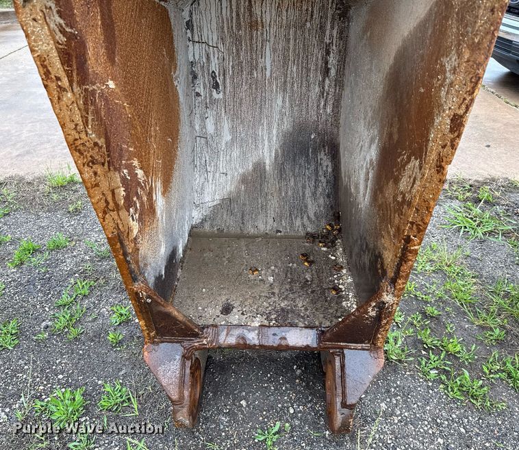 image for item ED5601 Tooth Pro v-bottom bucket