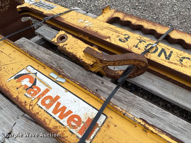 image for item ED5651 Caldwell pipe lifter