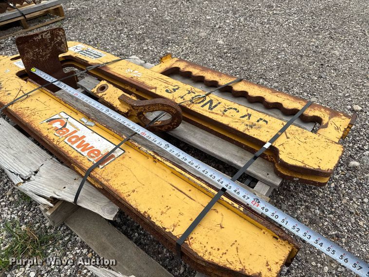 image for item ED5651 Caldwell pipe lifter