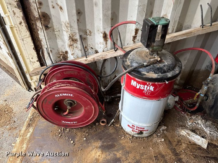 image for item ED5654 2009 A20-09DE storage container