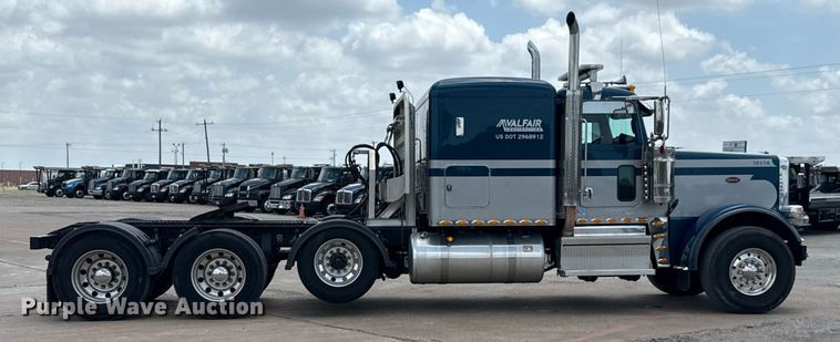 image for item ED5658 2022 Peterbilt 389 semi truck