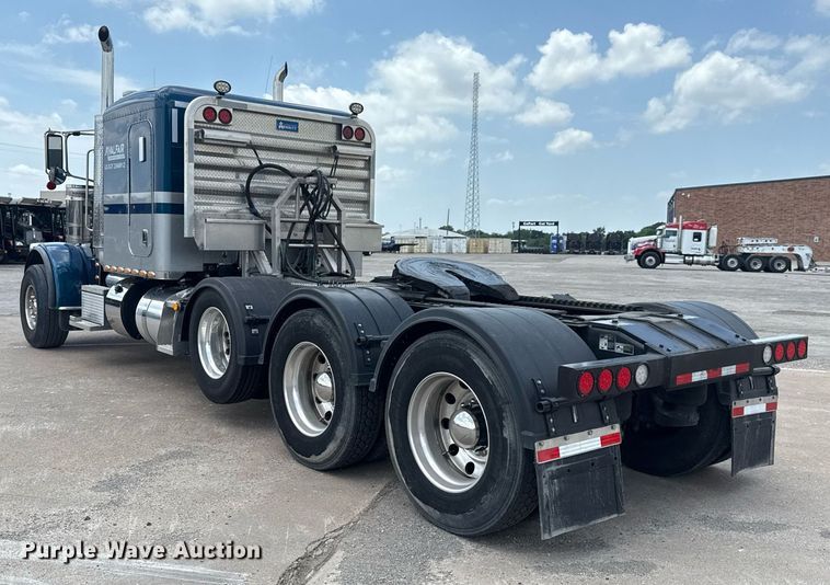 image for item ED5658 2022 Peterbilt 389 semi truck