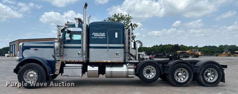 image for item ED5658 2022 Peterbilt 389 semi truck