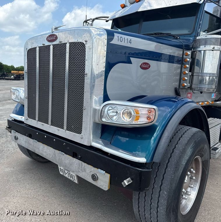 image for item ED5658 2022 Peterbilt 389 semi truck