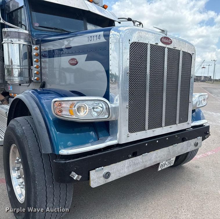 image for item ED5658 2022 Peterbilt 389 semi truck