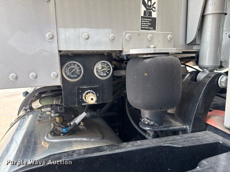 image for item ED5658 2022 Peterbilt 389 semi truck