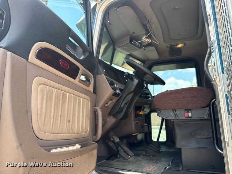 image for item ED5658 2022 Peterbilt 389 semi truck