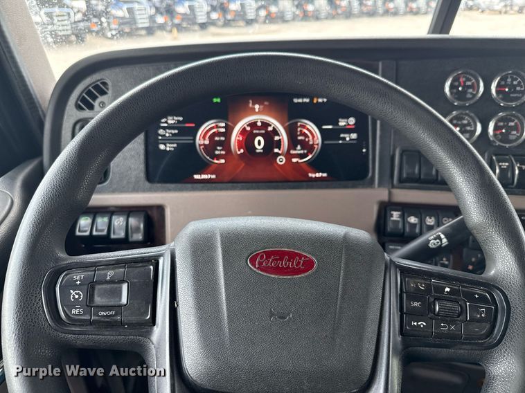 image for item ED5658 2022 Peterbilt 389 semi truck