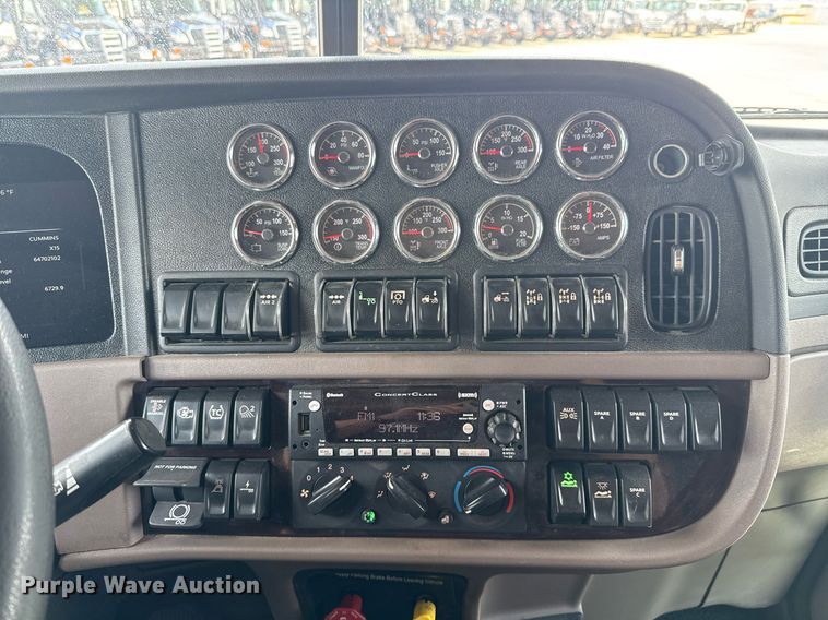 image for item ED5658 2022 Peterbilt 389 semi truck