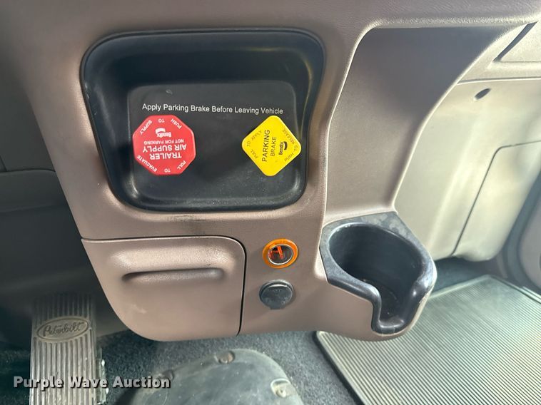 image for item ED5658 2022 Peterbilt 389 semi truck