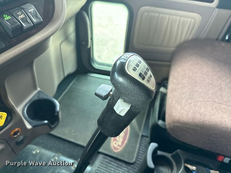 image for item ED5658 2022 Peterbilt 389 semi truck