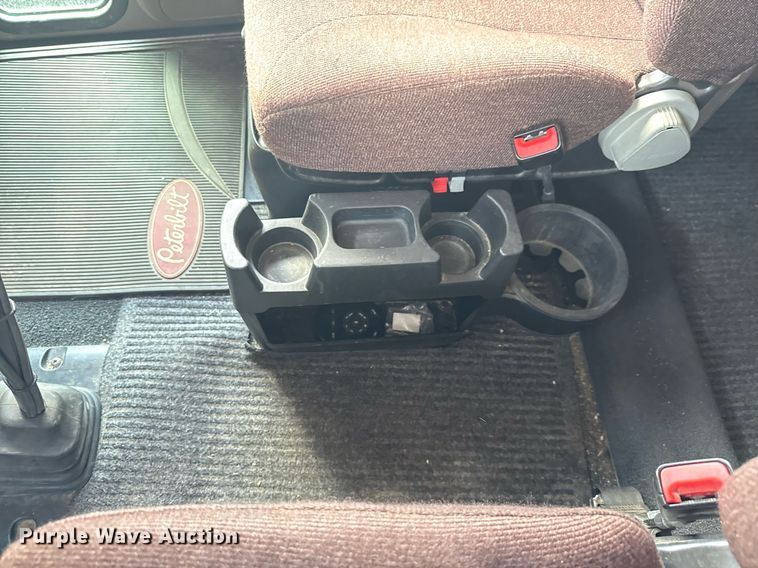 image for item ED5658 2022 Peterbilt 389 semi truck