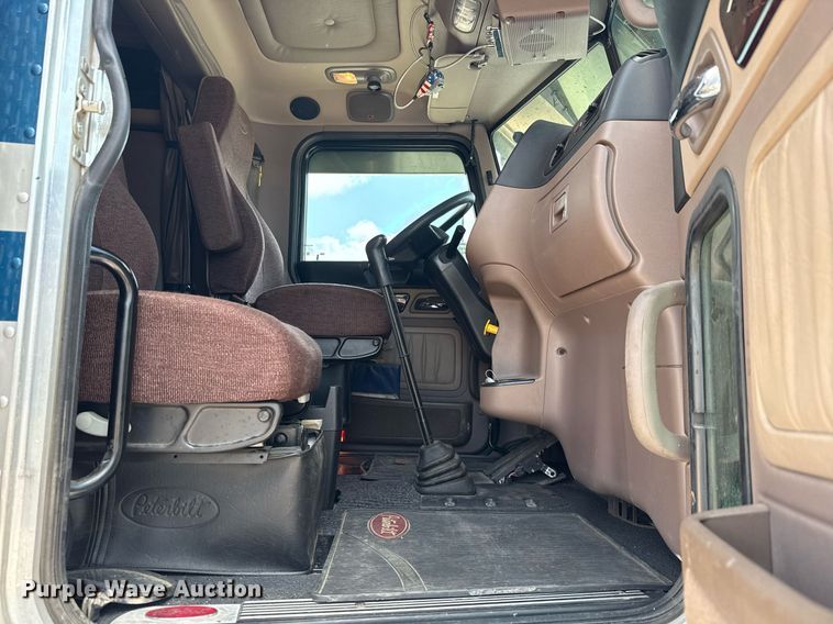 image for item ED5658 2022 Peterbilt 389 semi truck