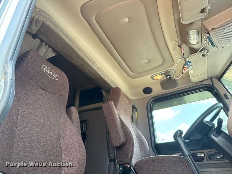 image for item ED5658 2022 Peterbilt 389 semi truck