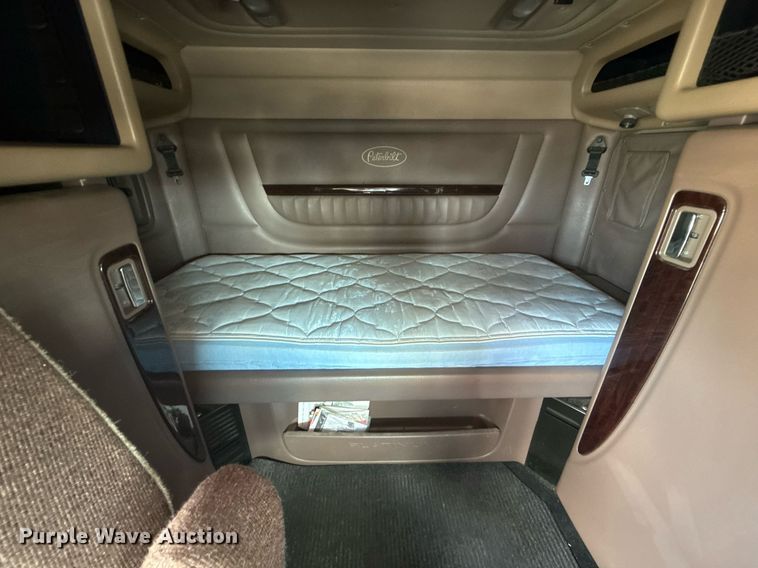 image for item ED5658 2022 Peterbilt 389 semi truck