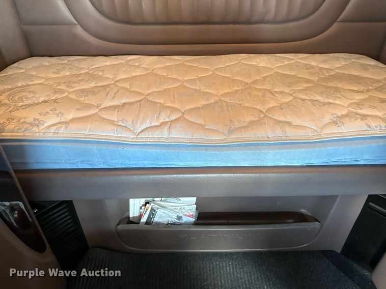 image for item ED5658 2022 Peterbilt 389 semi truck