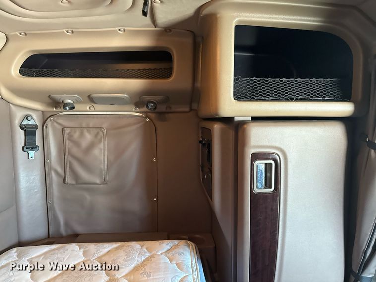 image for item ED5658 2022 Peterbilt 389 semi truck