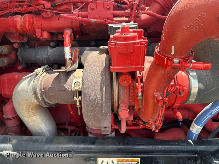 image for item ED5658 2022 Peterbilt 389 semi truck