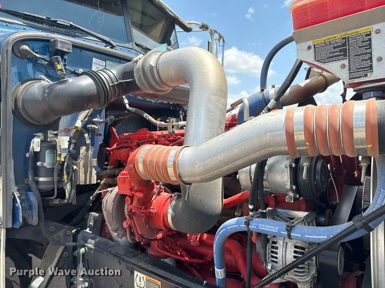 image for item ED5658 2022 Peterbilt 389 semi truck