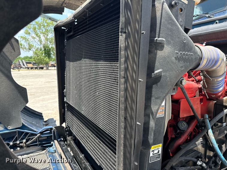 image for item ED5658 2022 Peterbilt 389 semi truck