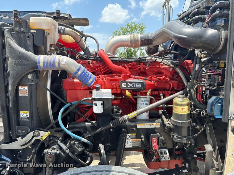 image for item ED5658 2022 Peterbilt 389 semi truck