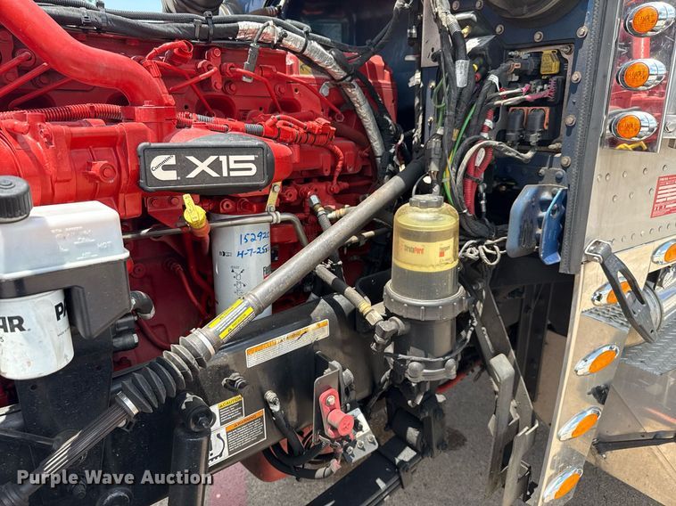 image for item ED5658 2022 Peterbilt 389 semi truck