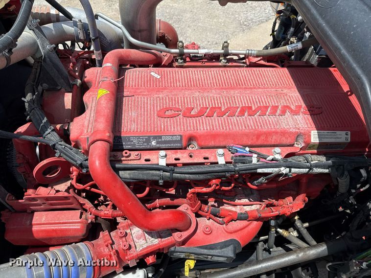 image for item ED5658 2022 Peterbilt 389 semi truck