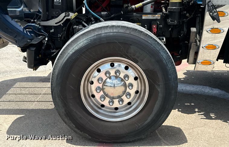 image for item ED5658 2022 Peterbilt 389 semi truck