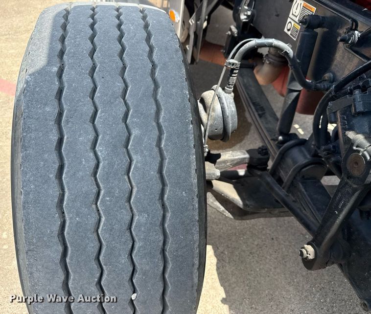 image for item ED5658 2022 Peterbilt 389 semi truck