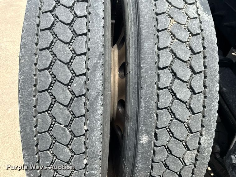 image for item ED5658 2022 Peterbilt 389 semi truck