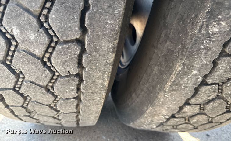 image for item ED5658 2022 Peterbilt 389 semi truck