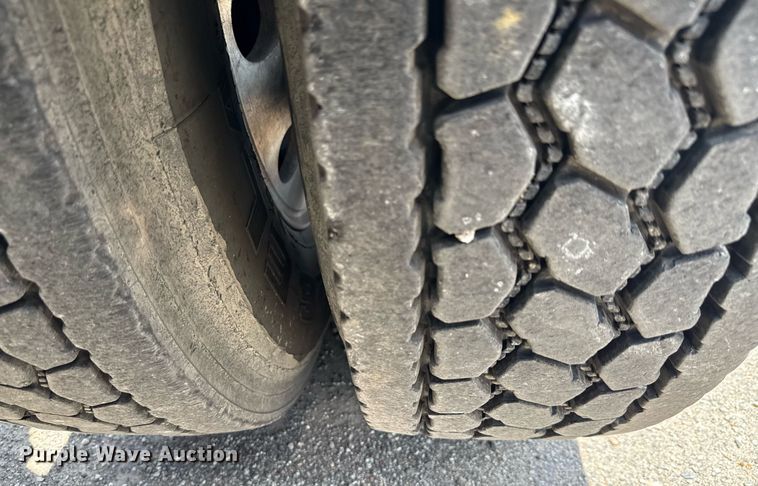 image for item ED5658 2022 Peterbilt 389 semi truck