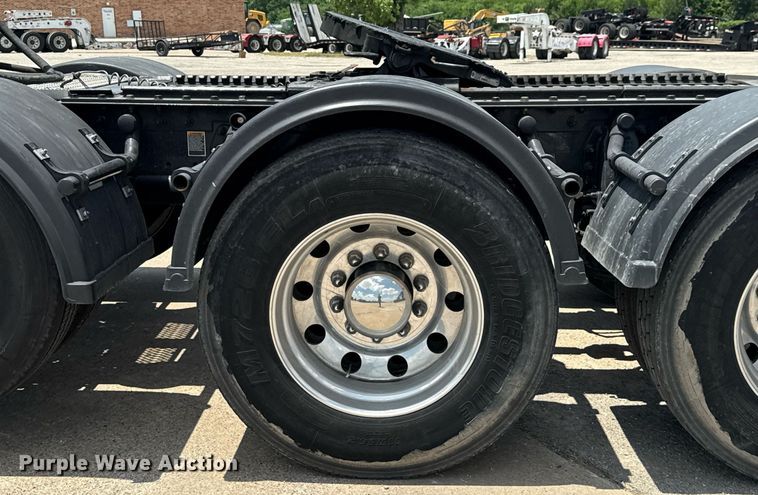 image for item ED5658 2022 Peterbilt 389 semi truck