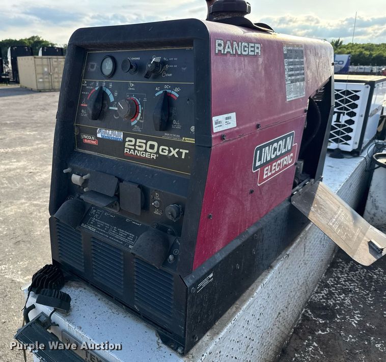 image for item ED5665 2019 Dodge Ram 5500 Crew Cab utility / service truck