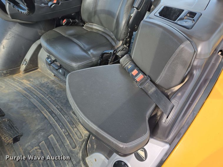 image for item EE0028 2015 Challenger MT675E MFWD tractor